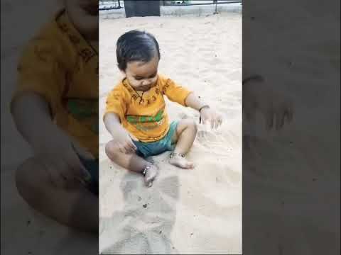 How play with kid in free time |  bacho k sath kyise enjoy kre #kids #viralvideo #shorts #viral thumbnail